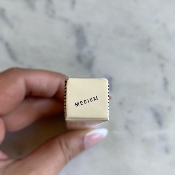 Dibs Beauty No Pressure Lip Liner Definer in Medium - Picture 6 of 8